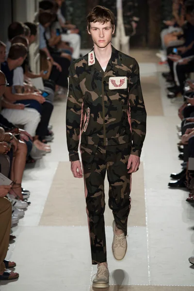 Look 28